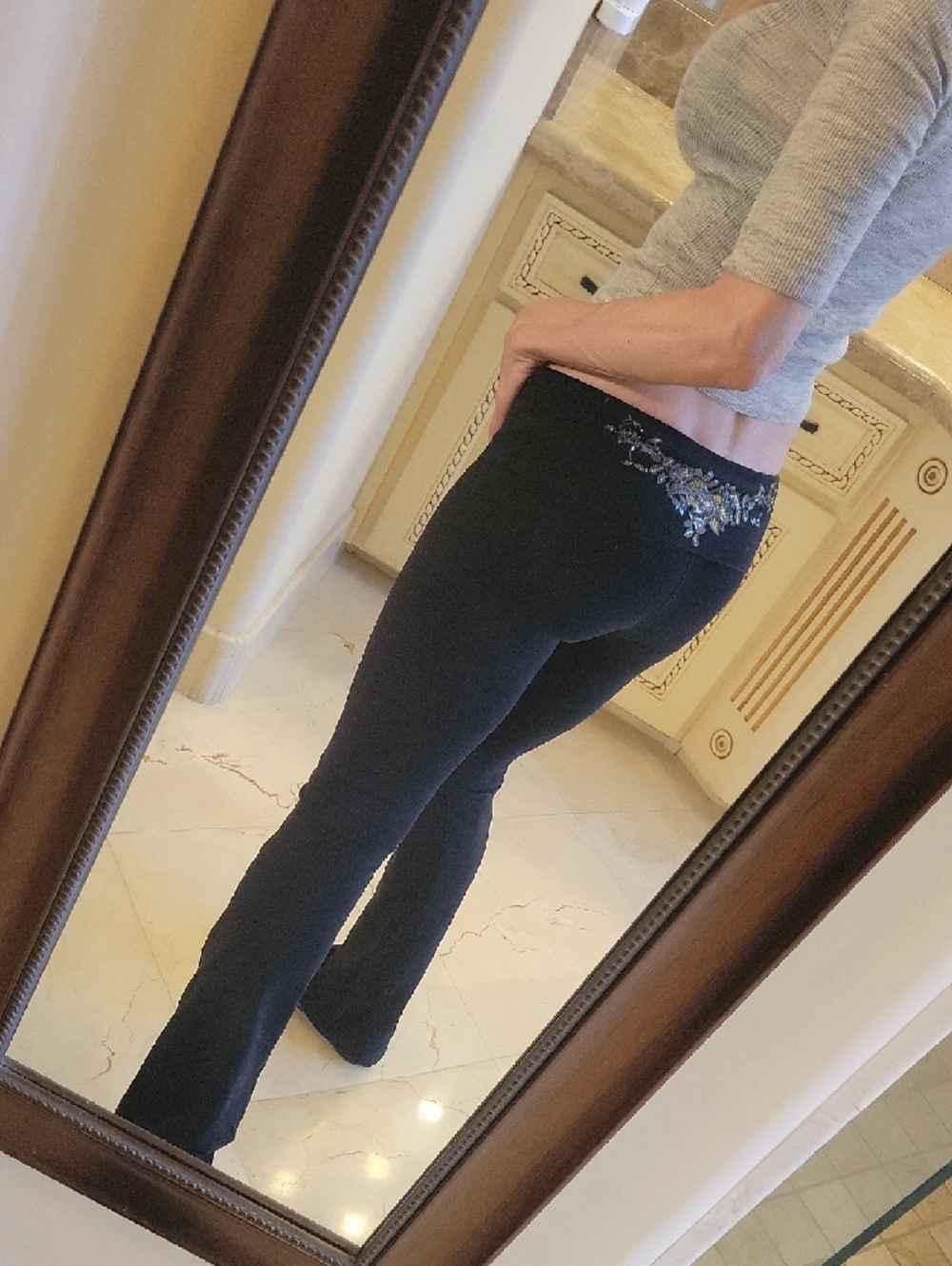 G by Guess Black Flare Yoga Pants,  XS - Picture 4 of 12